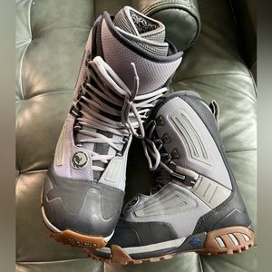 Vans Men’s Snowboard Boots US Size 8